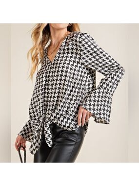 143 Story By Lineup Satin Houndstooth Bell Sleeve Blouse M Edgy Classic Chic
